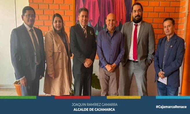 π· El alcalde provincial de Cajamarca, Joaquin RamΓrez, se reuniΓ³ con el presidente ejecutivo SERVIR, Guillermo Valdivieso Payva para abordar la importancia de fortalecer las capacidades de los servidores a travΓ©s de capacitaciones permanentes.
π Ambas autoridades acordaron impulsar programas, cursos y talleres que imparte la Escuela Nacional de AdministraciΓ³n PΓΊblica de SERVIR, de manera gratuita y certificada para nuestros colaboradores.
π Asimismo conjuntamente ejecutarΓ‘n el programa "Aulas Regionales" presenciales, que tambiΓ©n llevarΓ‘n asistencias tΓ©cnicas a las Oficinas de Recursos Humanos (ORH) del Estado y conferencias y cursos a servidores de las regiones.