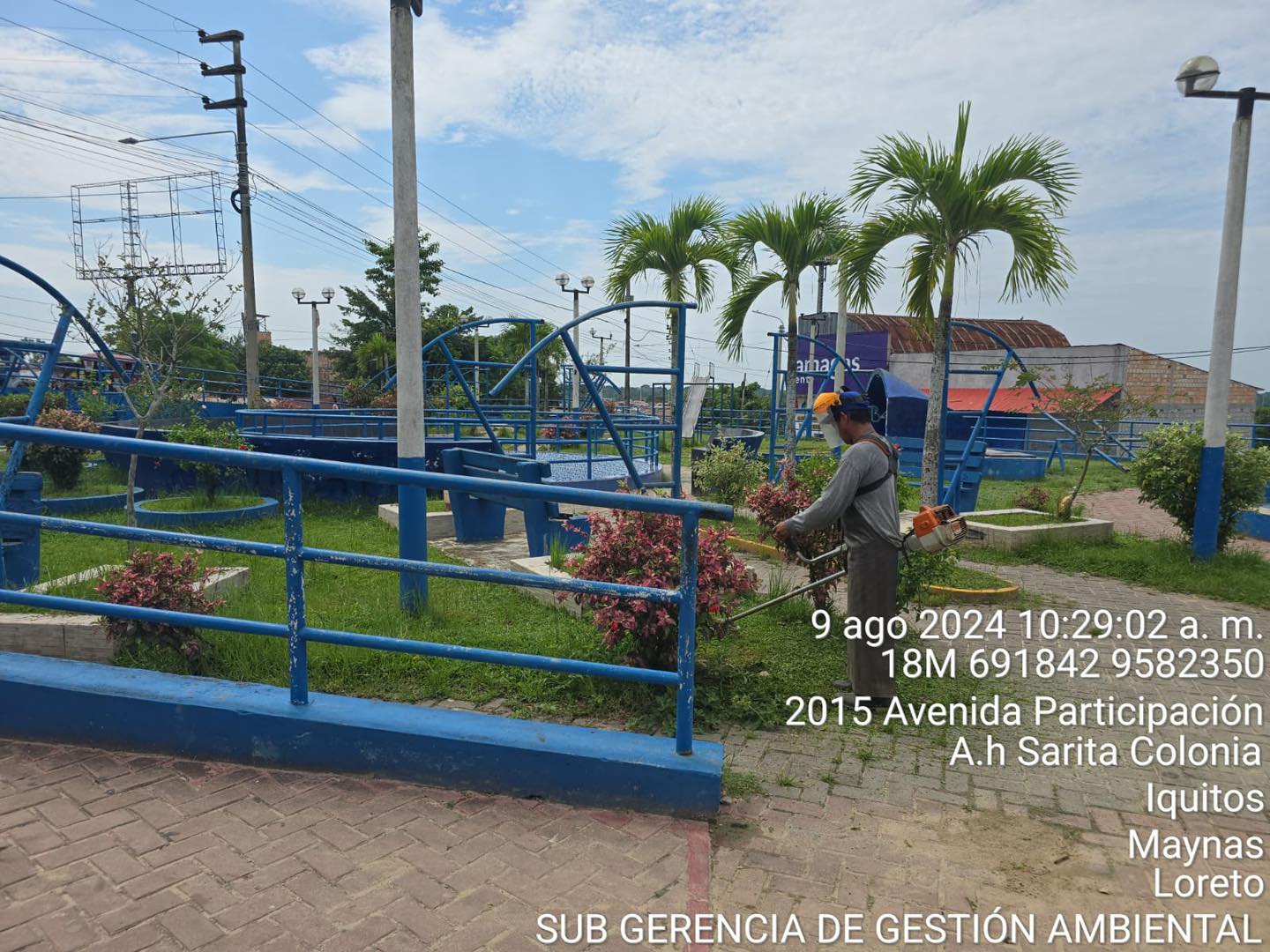 Mantenimiento de la plaza Sรกtira Colonia