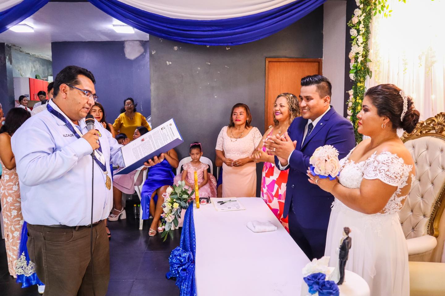 Emotiva ceremonia el Alcalde Cesar Vidaurre Floridas, tuvo el honor de presidir el matrimonio civil del regidor