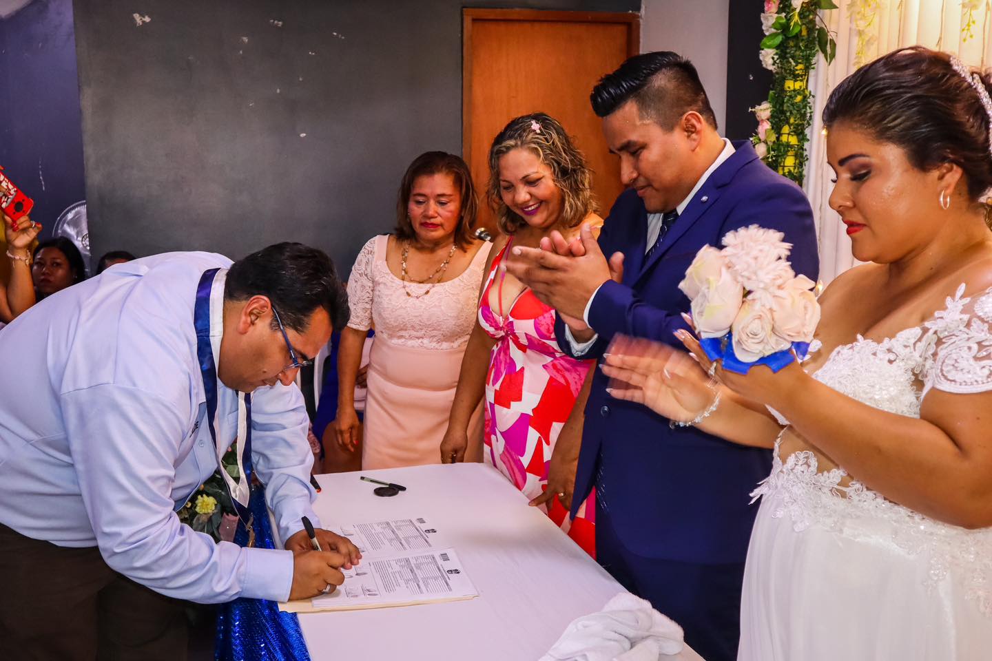 Emotiva ceremonia el Alcalde Cesar Vidaurre Floridas, tuvo el honor de presidir el matrimonio civil del regidor