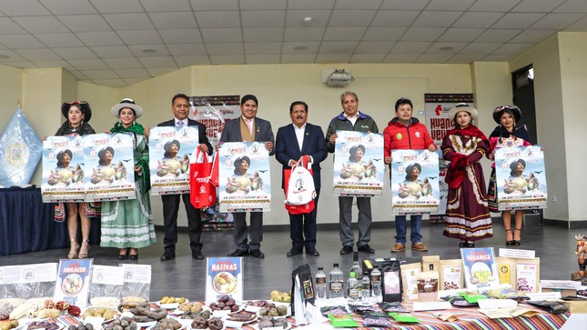 Fotografía protocolar del Lanzamiento de Expo Perú Los Andes en la región Huancavelica.