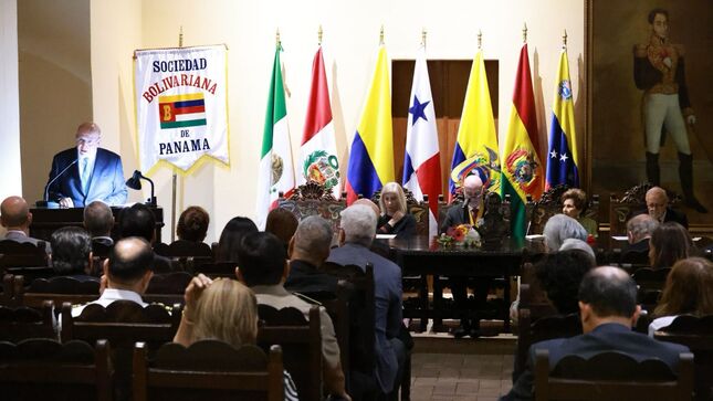 Orador Embajador Mario López Chávarri