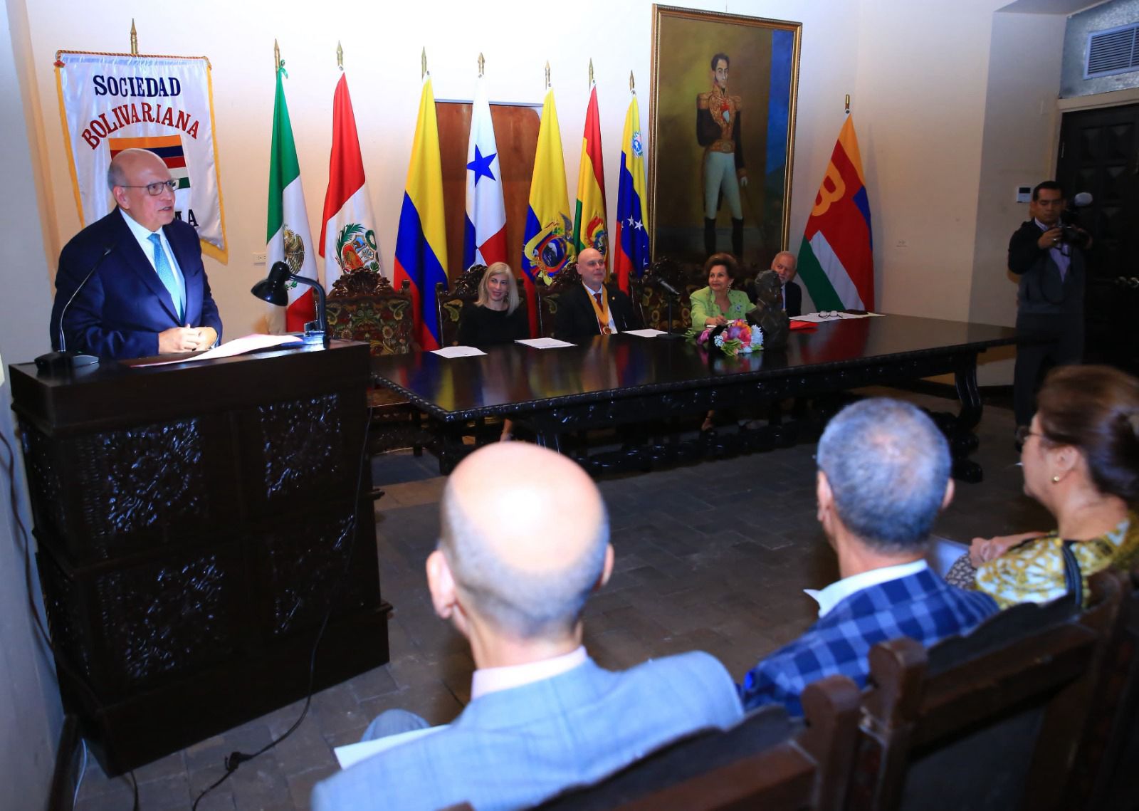 Orador Embajador Mario López Chávarri
