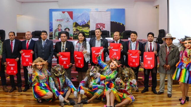 Fotografía protocolar del Lanzamiento de Expo Perú Los Andes