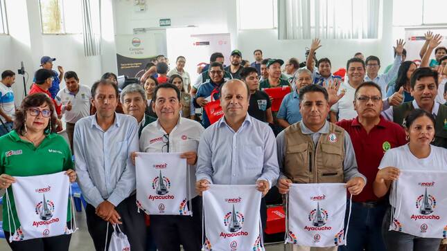 Fotografía protocolar del Lanzamiento en el VRAEM.