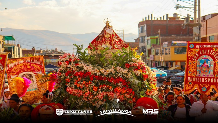 Cambio de Manto de la Virgen de Cocharcas