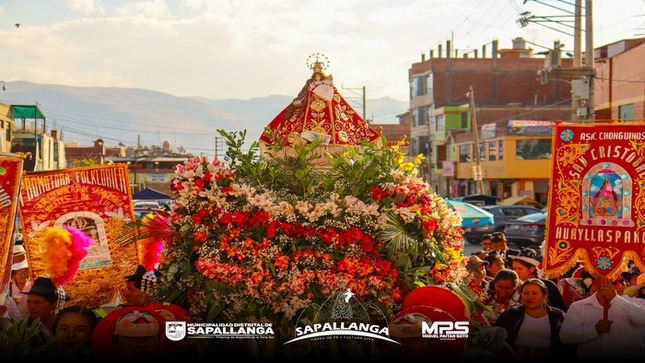 Cambio de Manto de la Virgen de Cocharcas