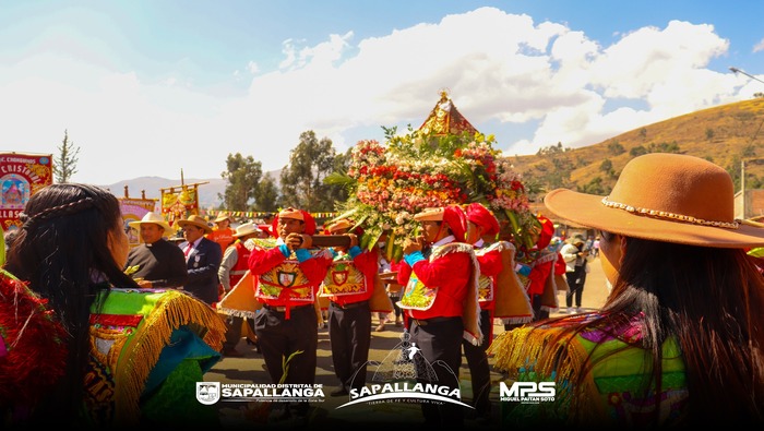 Cambio de Manto de la Virgen de Cocharcas