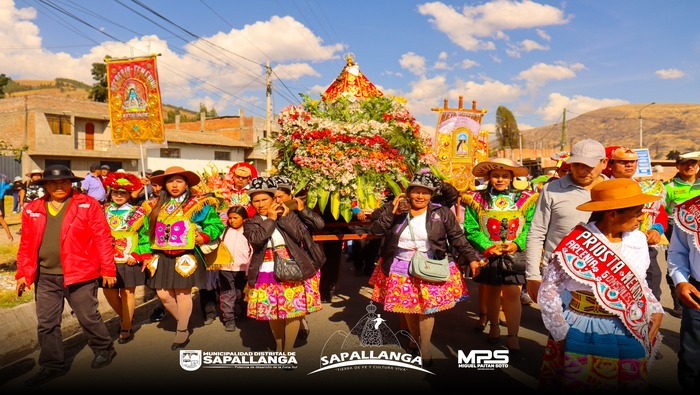 Cambio de Manto de la Virgen de Cocharcas