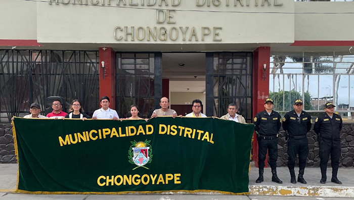Imagen de izamiento de banderas.