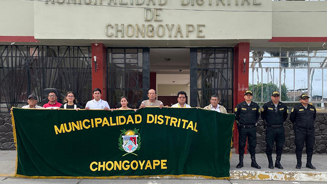 Imagen de izamiento de banderas.