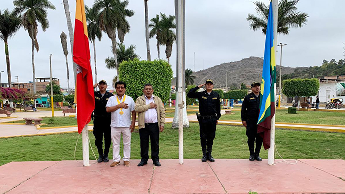 Imagen de izamiento de banderas.