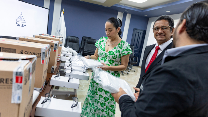 El Perú y El Salvador fortalecen lazos de cooperación con donación de equipos médicos