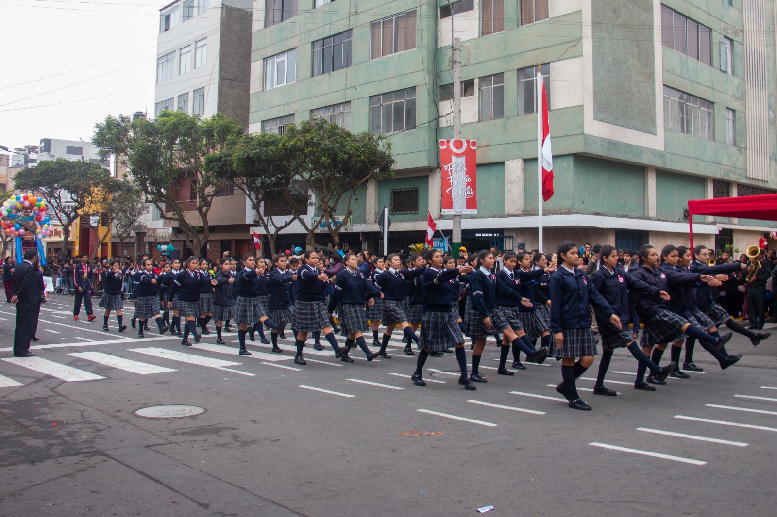 Municipalidad de Lince organizó desfile cívico escolar patriótico y pasacalle inclusivo