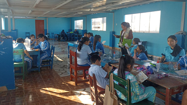 Taller de "Creación de productos ecológicos a través de materiales Reciclados" en la Institución educativa “Virgen de Fátima”.