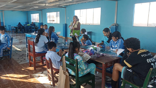 Taller de "Creación de productos ecológicos a través de materiales Reciclados" en la Institución educativa “Virgen de Fátima”.