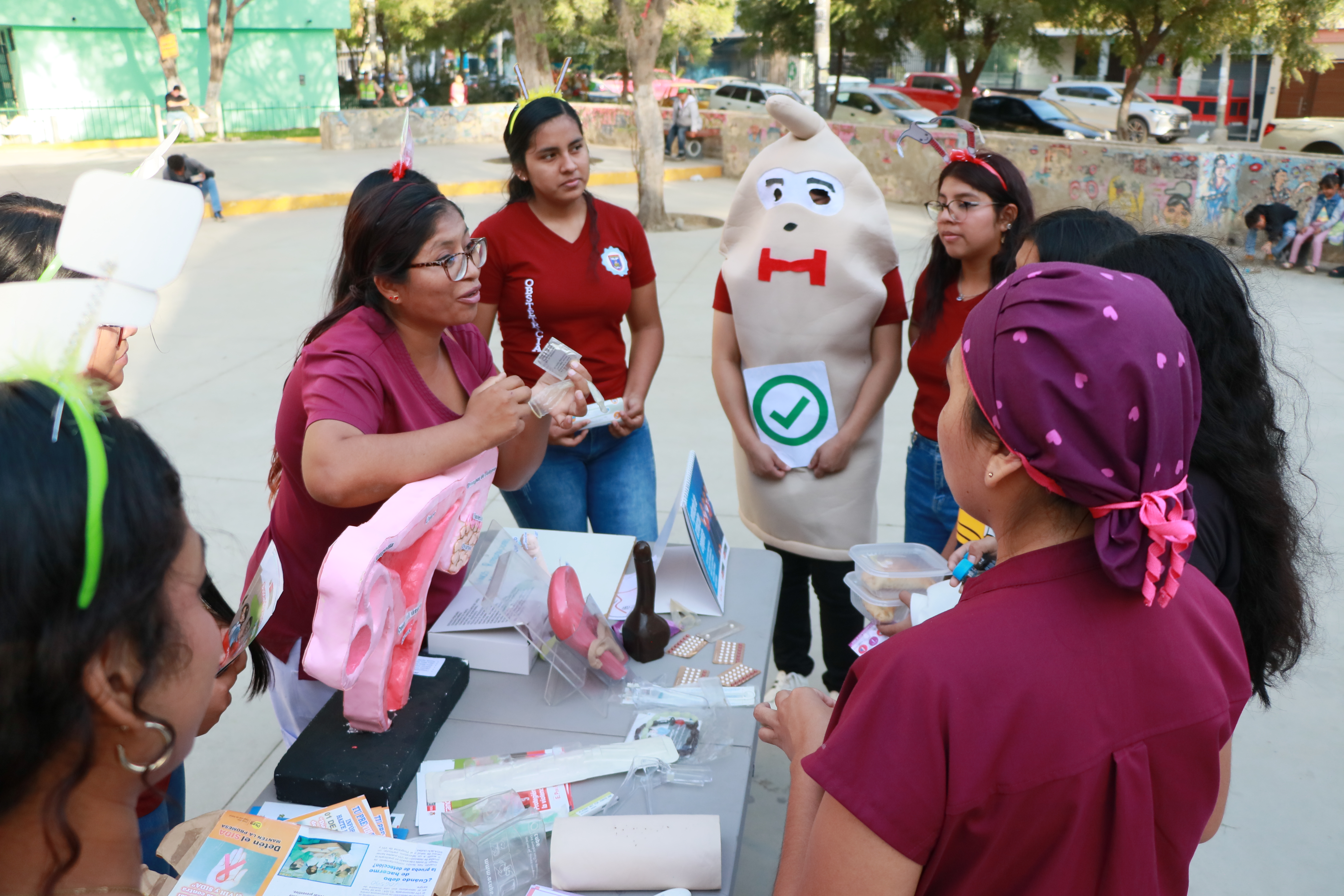 El evento estuvo a cargo del equipo de la Estrategia de Salud Sexual y Reproductiva de la Dirección Ejecutiva de Intervención Sanitaria Integral en trabajo articulado con las alumnas de la especialista de obstetricia de la Universidad Nacional de Piura.
