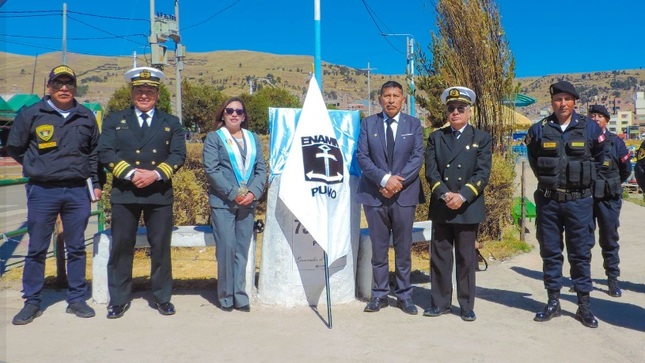 Ceremonia de develación de la placa conmemorativa de la Escuela Nacional de Marina mercante "Almirante Miguel Grau"