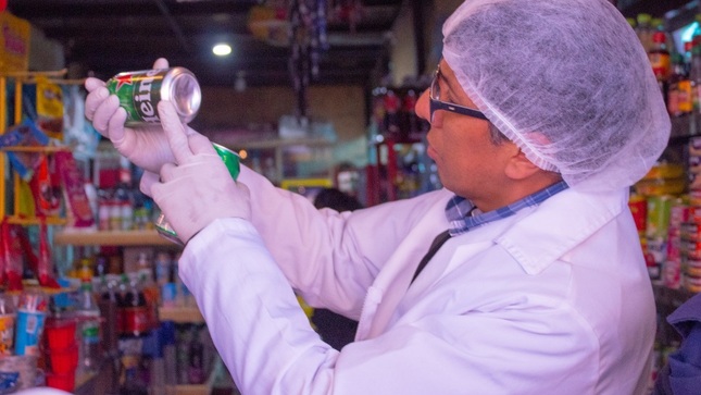 Productos vencidos son encontrados en operativo a establecimientos comerciales