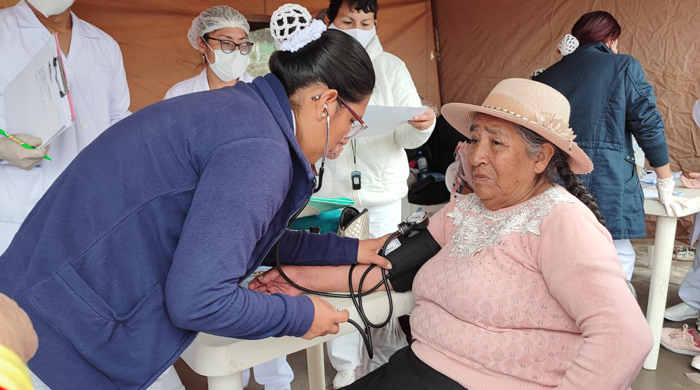 Más de 700 personas atendidas por la Diris Lima sur en gran campaña de salud frente a las bajas temperaturas en Villa El Salvador