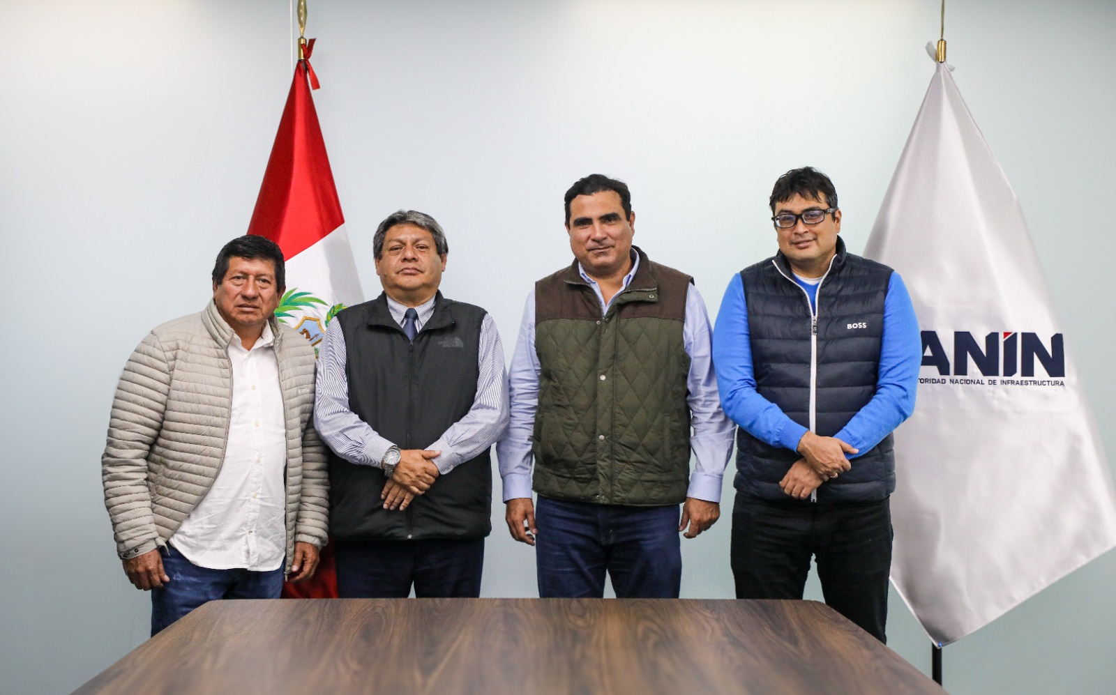 Gobernador y jefe de ANIN trabajan para sacar adelante carretera Chulucanas-Frías y drenaje pluvial de Piura
