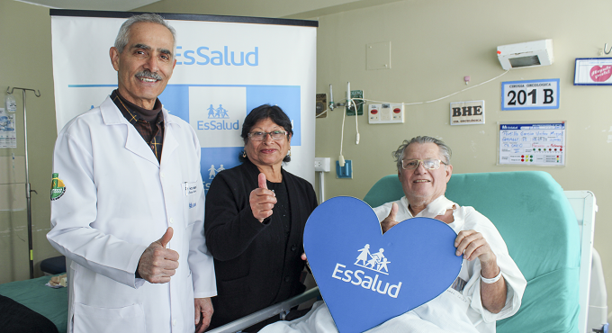 EsSalud: Médicos del hospital Sabogal extirpan con éxito dos tumores malignos a paciente de 74 años