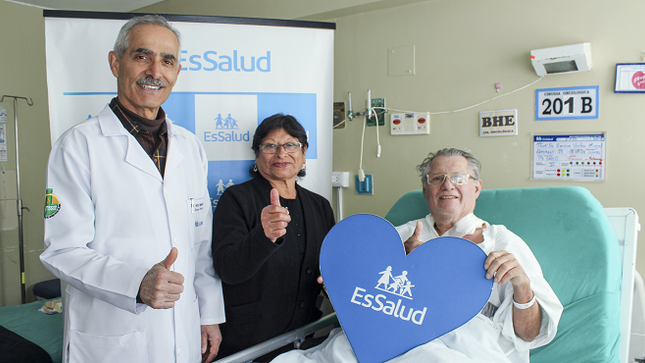 EsSalud: Médicos del hospital Sabogal extirpan con éxito dos tumores malignos a paciente de 74 años