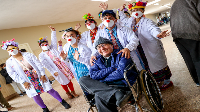 Pacientes del hospital Rebagliati de EsSalud disfrutan de risoterapia gracias a “médicos clowns”