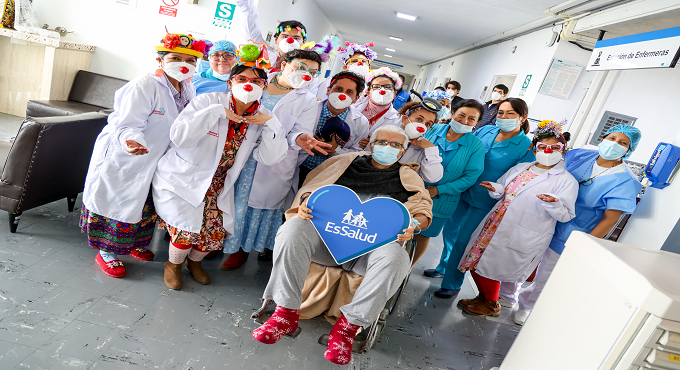 Pacientes del hospital Rebagliati de EsSalud disfrutan de risoterapia gracias a “médicos clowns”