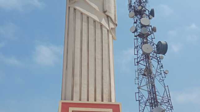 delegación de ecuatorianos visita Cristo Redentor