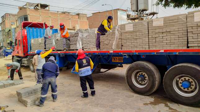 DESCARGAN DE ADOQUINES DE CONCRETO