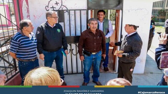 🤝 El alcalde provincial de Cajamarca, Joaquin Ramírez, ha dispuesto la instalación de un Módulo de Serenazgo en FONAVI II, respondiendo de manera rápida y eficiente al pedido de los vecinos de incrementar la presencia de efectivos de seguridad ciudadana en la zona.
🤲 Esta decisión se tomó con la finalidad de prevenir y reducir los incidentes, garantizando la seguridad y tranquilidad de todos los vecinos. El nuevo Módulo de Atención Rápida Comunitaria (MARCO) permitirá una intervención oportuna y eficaz ante cualquier emergencia.
👥 El alcalde reafirma su compromiso con la seguridad de la población, escuchando de cerca las necesidades de los ciudadanos y actuando de inmediato para brindar soluciones concretas. La seguridad de Cajamarca es una prioridad, y este módulo es un paso más hacia la construcción de una ciudad más segura para todos.
