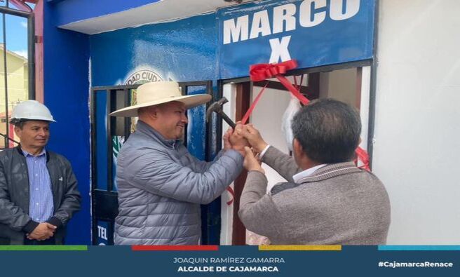 🚨 El alcalde de Cajamarca, Joaquín Ramírez, inauguró el décimo Módulo de Atención Rápida Comunitaria (MARCO) en FONAVI II, respondiendo en menos de 24 horas al pedido urgente de los vecinos.
👏 Este nuevo módulo ofrece mayor seguridad y tranquilidad, un anhelo de años de los vecinos, que finalmente se hace realidad gracias al compromiso de la actual gestión municipal.
🏘️ La instalación del MARCO es parte del esfuerzo continuo para mejorar la seguridad en todos los sectores de Cajamarca, liderado por nuestro alcalde.