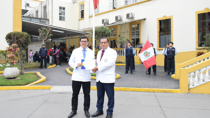 El Dr. Jesús García Pinzás, cirujano cardiovascular pediátrico, fue reconocido por haber dejado en al alto el nombre del Perú y del INSN al haber obtenido una beca y entrenarse cuatro meses en el Hospital de Niños de Wisconsin, en Estados Unidos.