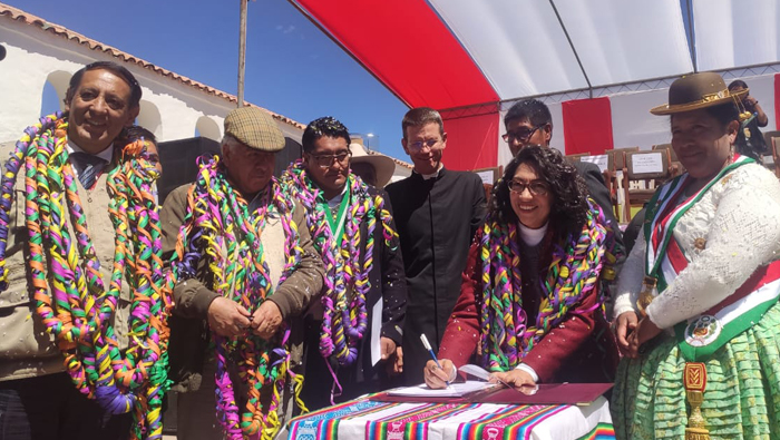 La ministra de Cultura, Leslie Urteaga, llegó a la región Puno, para entregar la obra de mejoramiento del Servicio de Interpretación Cultural del Templo de San Francisco de Asís de Umachiri