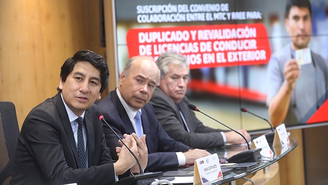 Peruanos en el extranjero tendrán facilidades para tramitar duplicados y revalidación de licencias de conducir