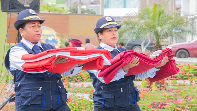 Regidora Nelly García Maldonado, participó del izamiento del pabellón nacional y bandera provincial de Huarmey.