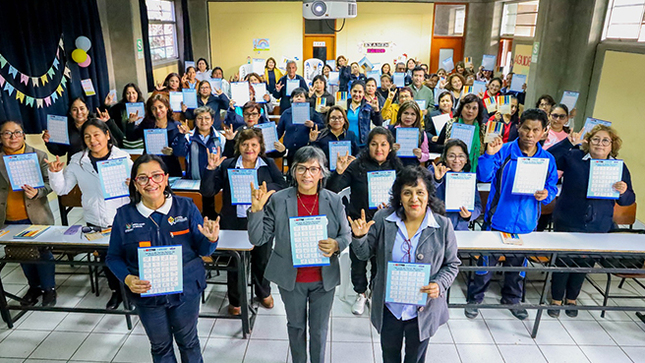 Más de 60 docentes de Trujillo recibieron inducción de Lengua de Señas Peruanas.