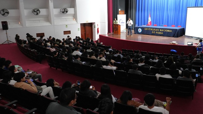 GORE concientiza a más de 300 universitarios sobre beneficios de la formalización laboral
