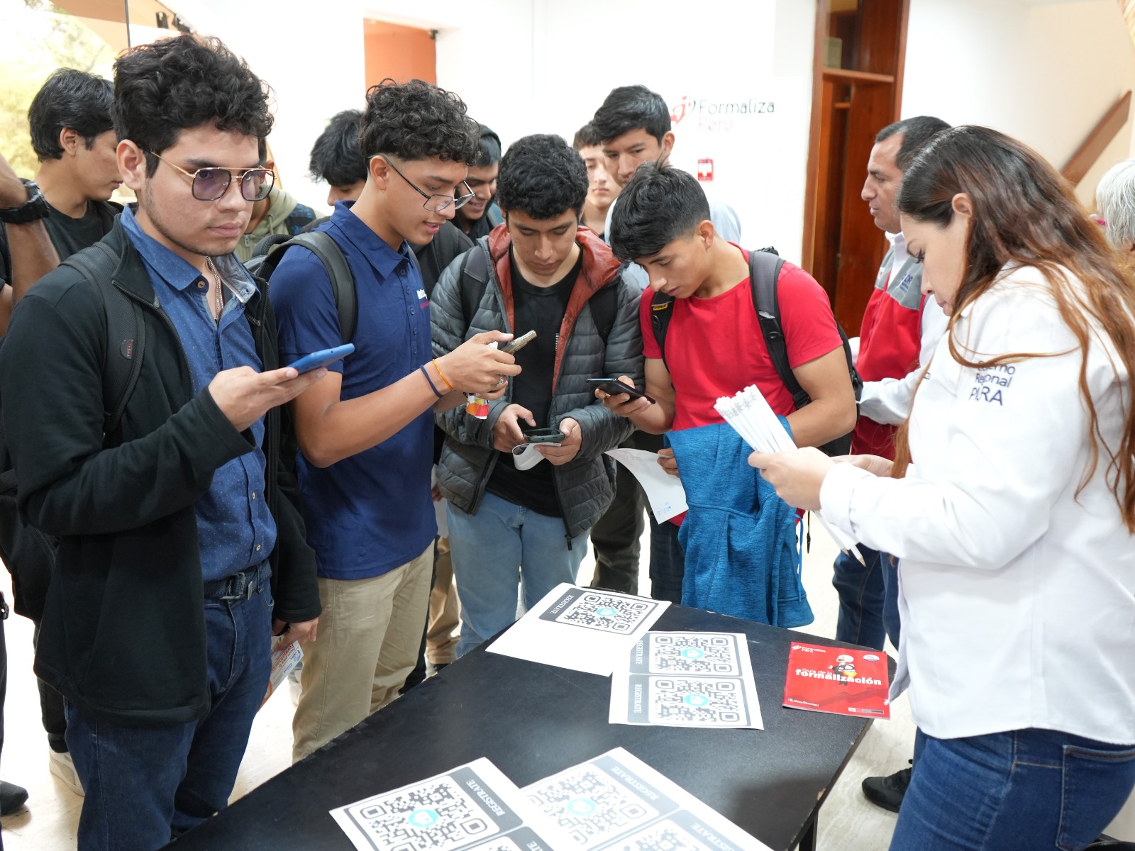 GORE concientiza a más de 300 universitarios sobre beneficios de la formalización laboral