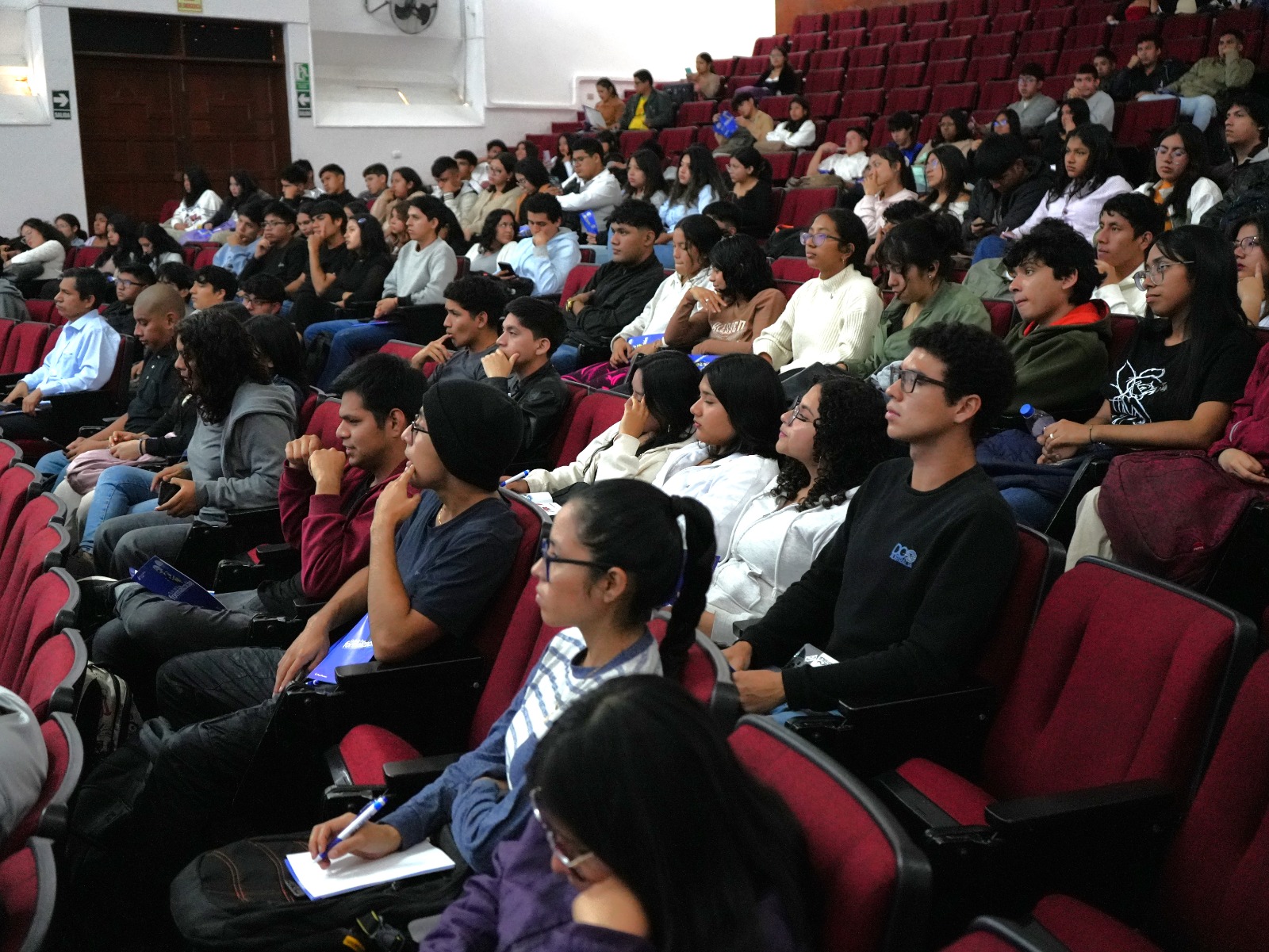 GORE concientiza a más de 300 universitarios sobre beneficios de la formalización laboral