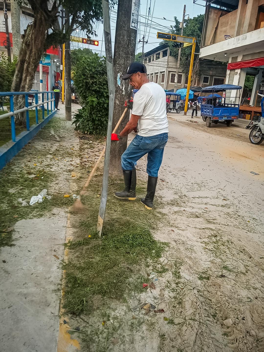 Muni Bel茅n a trav茅s la Sub Gerencia de Participaci贸n Vecinal realiz贸 una exhaustiva labor de limpieza en la Plaza Cardozo