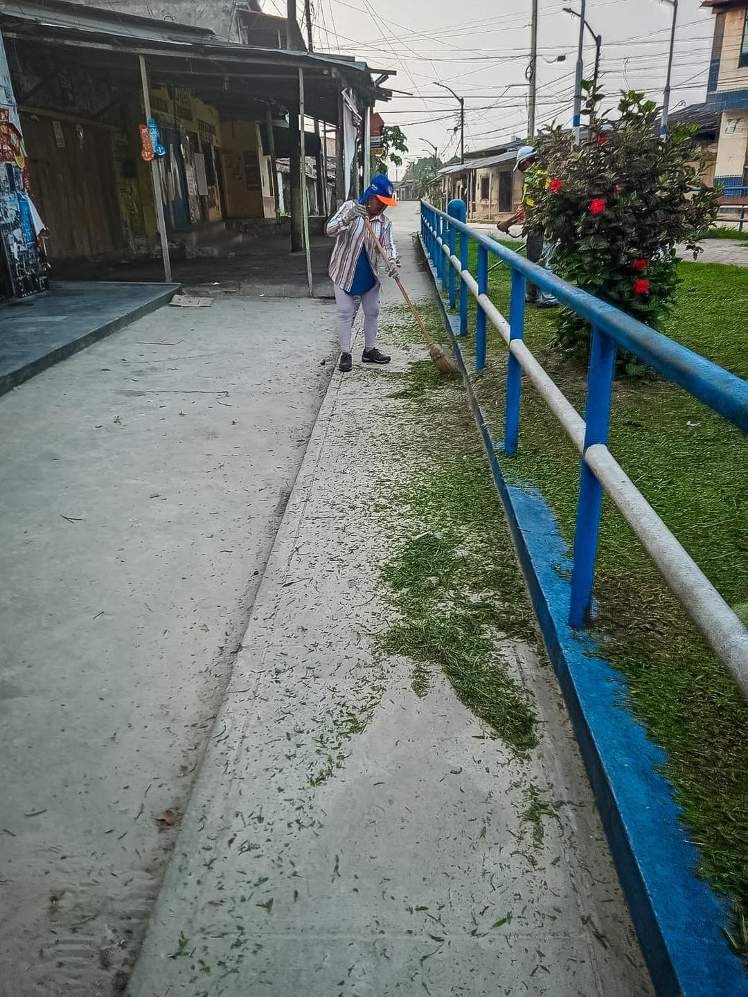 Muni Bel茅n a trav茅s la Sub Gerencia de Participaci贸n Vecinal realiz贸 una exhaustiva labor de limpieza en la Plaza Cardozo