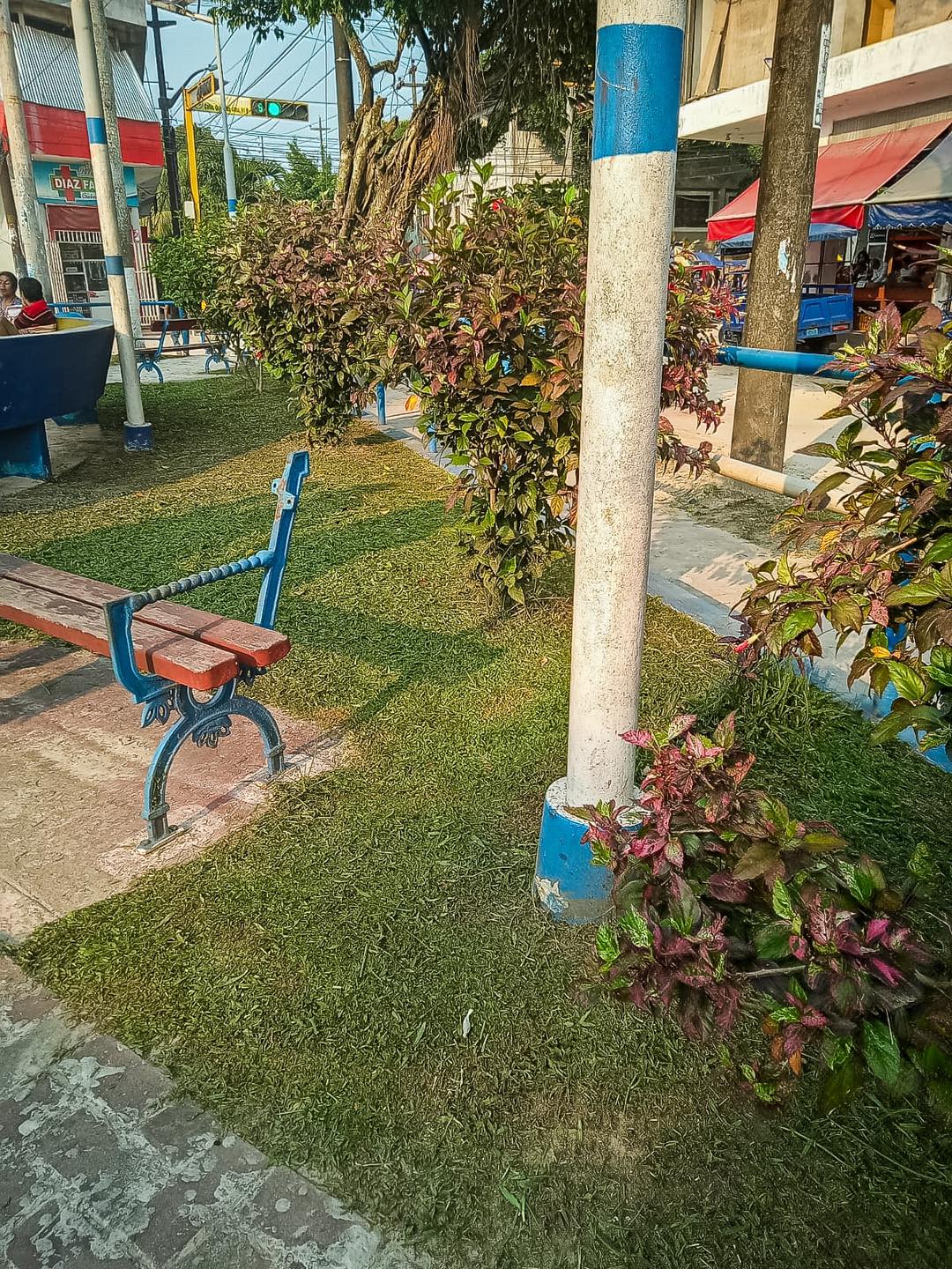 Muni Bel茅n a trav茅s la Sub Gerencia de Participaci贸n Vecinal realiz贸 una exhaustiva labor de limpieza en la Plaza Cardozo