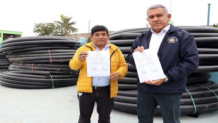 Alcalde Fernando CΓ‘rdenas entrega 15 rollos de manguera para el distrito de LampiΓ‘n