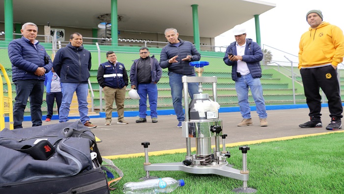certificar el campo deportivo del estadio Julio Lores ColΓ‘n
