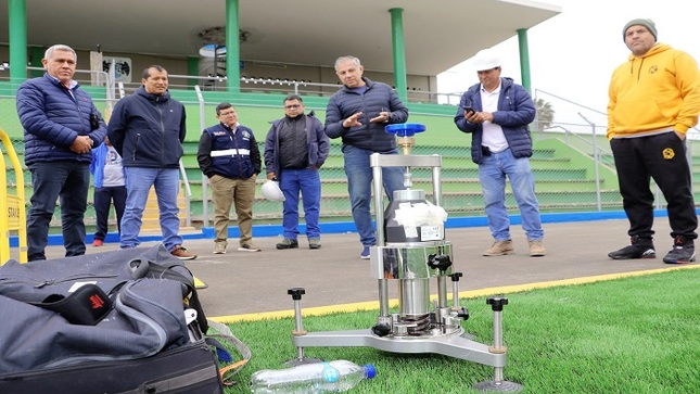 certificar el campo deportivo del estadio Julio Lores Colán 