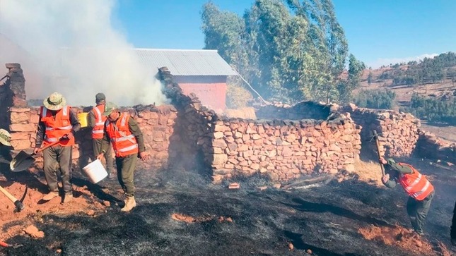 Más de 40 efectivos del Ejército brindaron apoyo para controlar incendio forestal el Puno