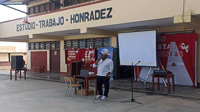 Alcalde del C.P. La Tortuga haciendo uso de la palabra