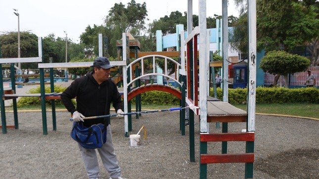 MPT y ambulantes rehabilitan juegos infantiles en Complejo Mansiche